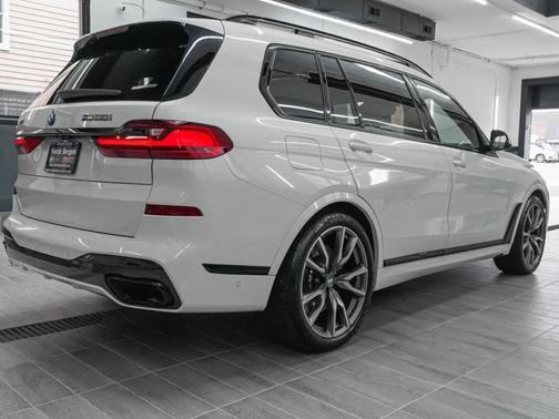 2022 BMW X7 M50i