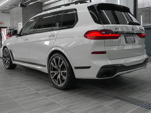 2022 BMW X7 M50i