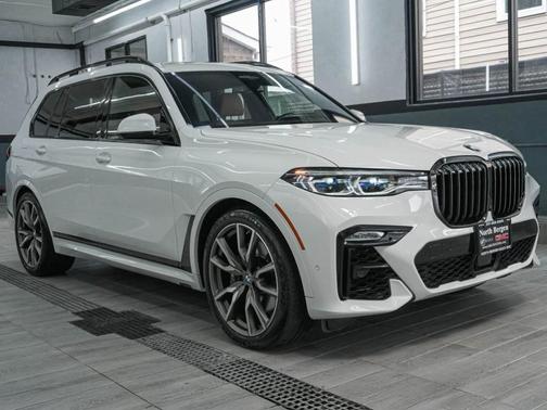 2022 BMW X7 M50i