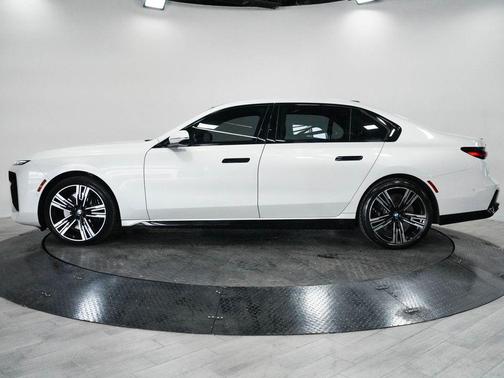 Mineral White Metallic 2023 BMW 760 760i xDrive