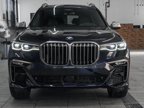 2022 BMW X7 M50i