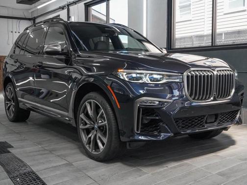 2022 BMW X7 M50i