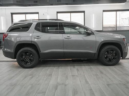 2022 GMC Acadia AT4