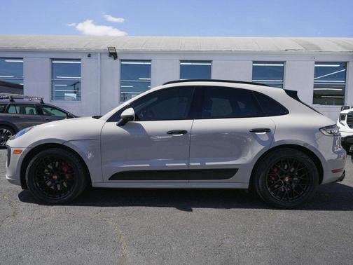 2022 Porsche Macan S