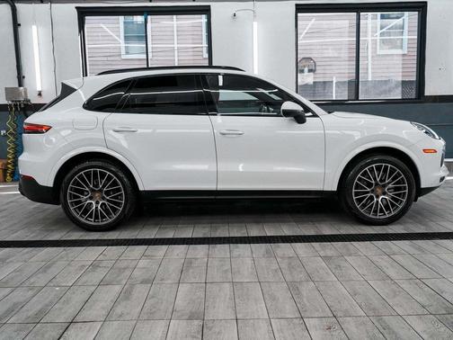 2023 Porsche Cayenne Platinum Edition