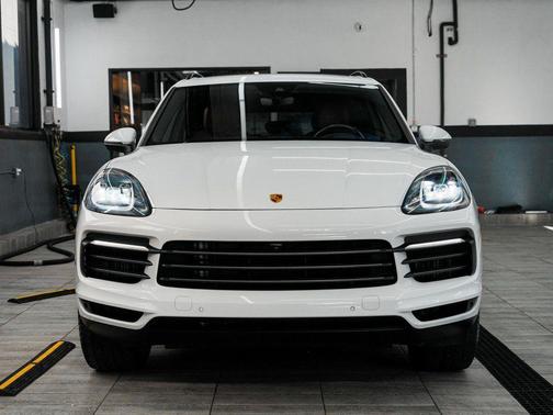 2023 Porsche Cayenne Platinum Edition