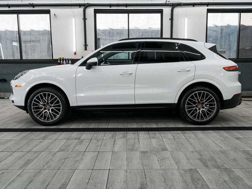 2023 Porsche Cayenne Platinum Edition