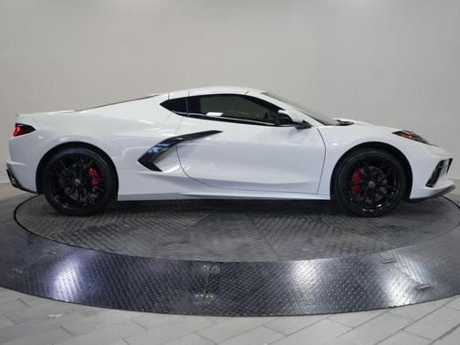 Arctic White 2024 Chevrolet Corvette Stingray w/2LT