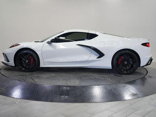 Arctic White 2024 Chevrolet Corvette Stingray w/2LT