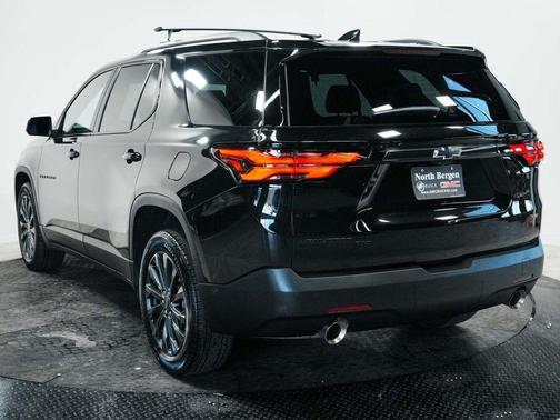 Mosaic Black Metallic 2023 Chevrolet Traverse RS