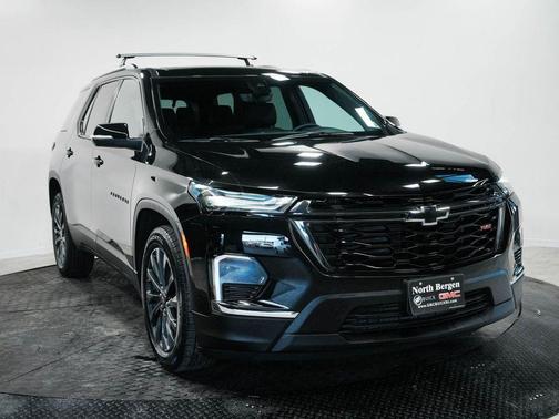 Mosaic Black Metallic 2023 Chevrolet Traverse RS