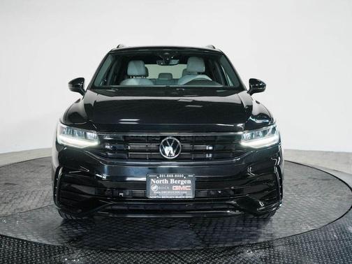 Deep Black Pearl Effect 2023 Volkswagen Tiguan 2.0T SE R-Line Black