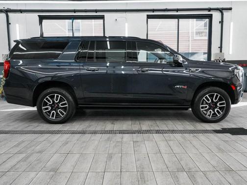 2023 GMC Yukon XL AT4