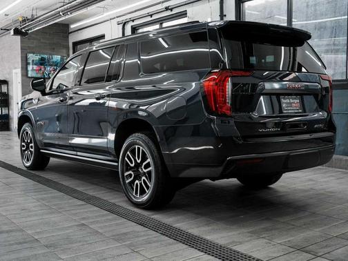 2023 GMC Yukon XL AT4