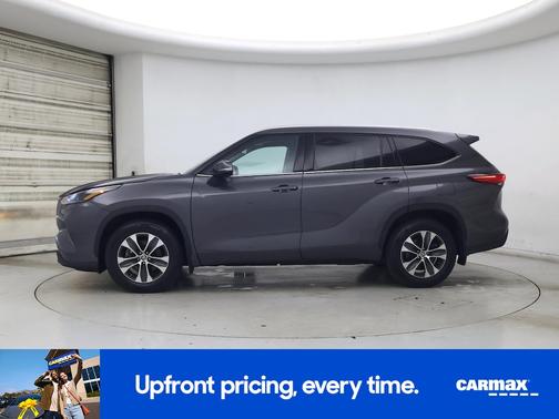 Gray 2022 Toyota Highlander XLE