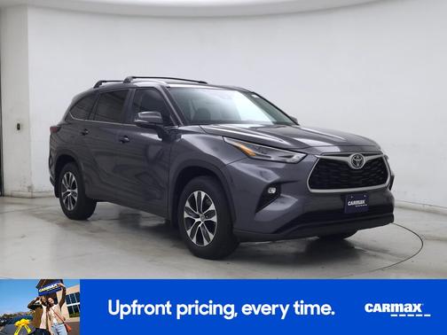 Gray 2025 Toyota Highlander XLE