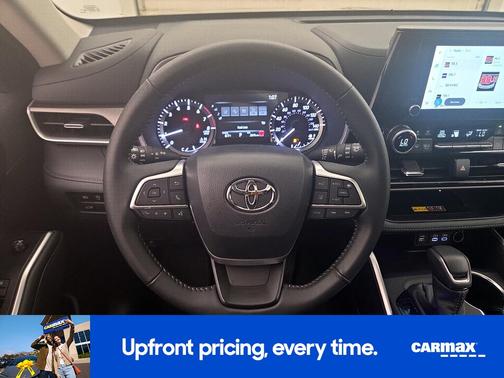 Gray 2025 Toyota Highlander XLE