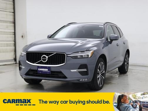 2022 Volvo XC60 B5 Momentum
