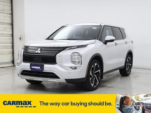 2023 Mitsubishi Outlander SE