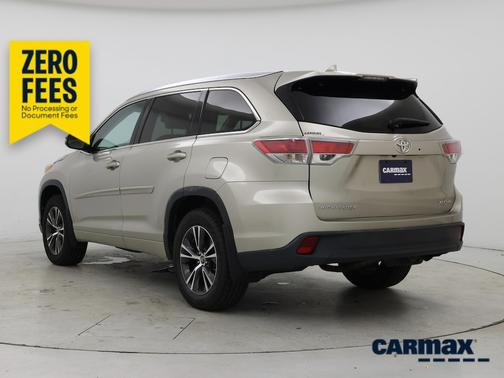 Gold 2016 Toyota Highlander XLE