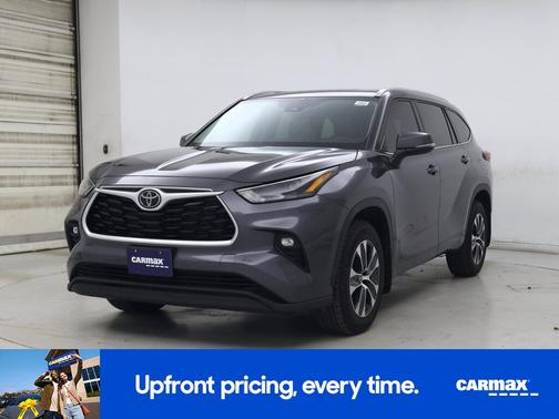 Gray 2022 Toyota Highlander XLE