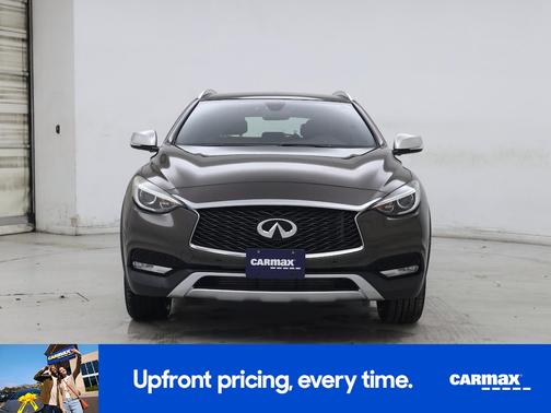 2017 INFINITI QX30 Premium