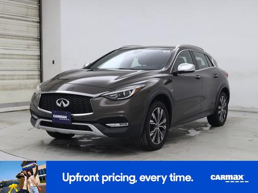 2017 INFINITI QX30 Premium