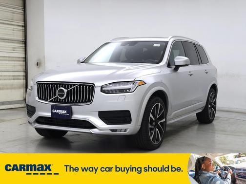 2022 Volvo XC90 T6 Momentum