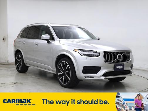 2022 Volvo XC90 T6 Momentum