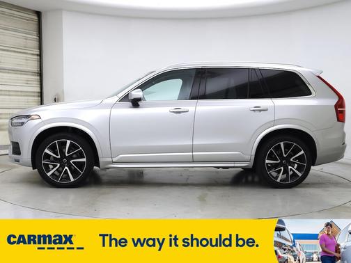 2022 Volvo XC90 T6 Momentum