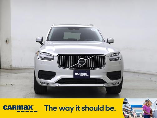 2022 Volvo XC90 T6 Momentum