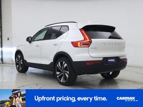 White 2023 Volvo XC40 B5 Ultimate Dark Theme