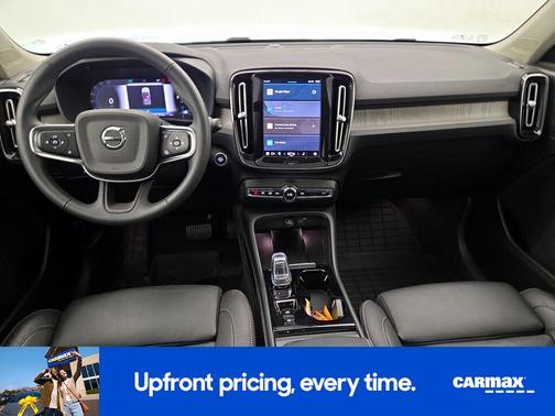 2023 Volvo XC40 B5 Plus Dark Theme