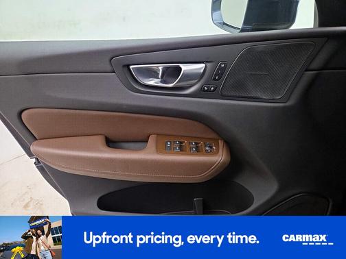 2022 Volvo XC60 B5 Momentum