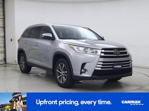 Silver 2019 Toyota Highlander SE