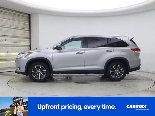 Silver 2019 Toyota Highlander SE