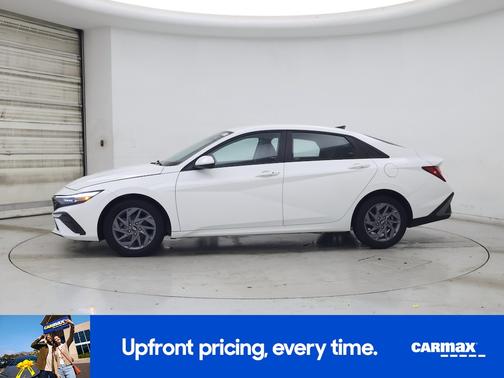 White 2024 Hyundai ELANTRA SEL