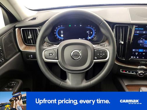 2022 Volvo XC60 B5 Momentum