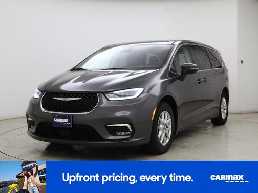 Gray 2023 Chrysler Pacifica Touring L