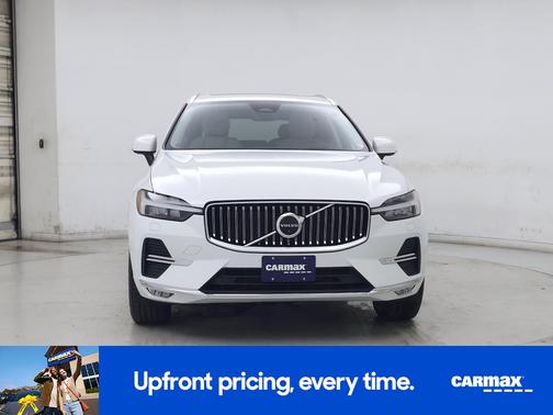 White 2022 Volvo XC60 B5 Inscription