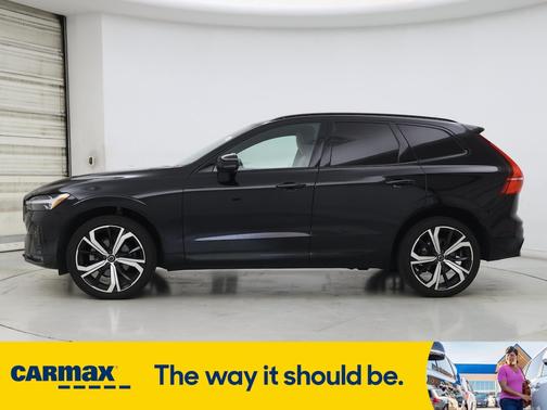 2023 Volvo XC60 B5 Ultimate Dark Theme