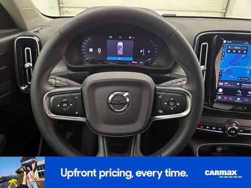 2023 Volvo XC40 B5 Plus Dark Theme