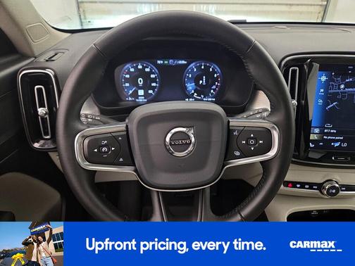 Gray 2020 Volvo XC40 T5 Momentum