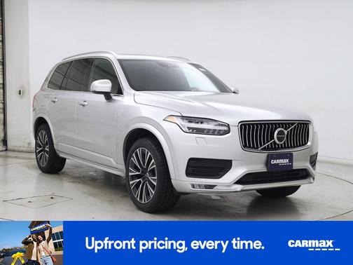 2022 Volvo XC90 T6 Momentum