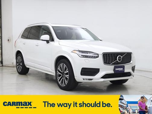 2022 Volvo XC90 T6 Momentum