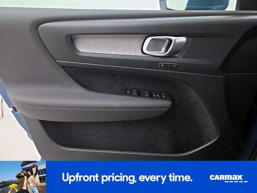 2023 Volvo XC40 B5 Plus Bright Theme