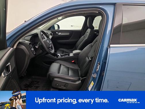 2023 Volvo XC40 B5 Plus Bright Theme