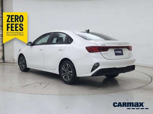 White 2022 Kia Forte LXS
