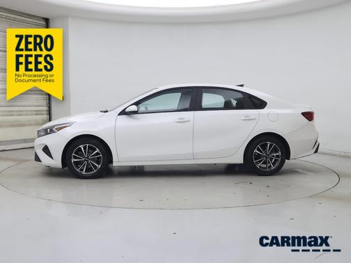 White 2022 Kia Forte LXS