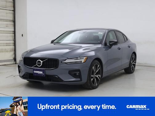 2023 Volvo S60 B5 Plus Dark Theme